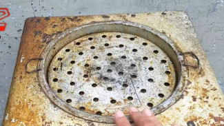 Oven Kompor Berkerak Membandel? Coca-Cola Bisa Sulap Oven Jadi Kinclong Kayak Baru!