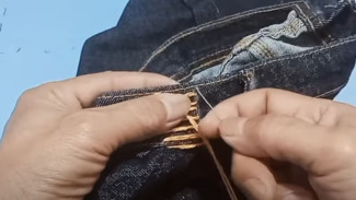 Celana Jeans Kamu Longgar? Coba Trik Jahit Pinggang Manual Ini, Hasilnya Bikin Kaget!