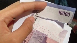 Uang Kertas Sobek? Jangan Dibuang, Begini Cara Menyambungnya Tanpa Isolasi!