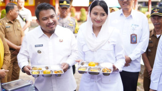 Dorong Pemenuhan Gizi Anak, Wamendag dan Bupati Subang Kunjungi Program MBG di Sekolah