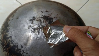 Unik Tapi Ampuh! Tambal Wajan Bocor dari Sampah, Begini Caranya