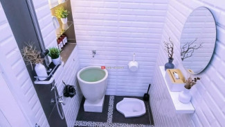 Yuk, Sulap Kloset Jongkok Kuno Jadi Estetik! Intip 6 Ide Desain Kamar Mandi Minimalis Ini