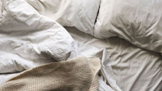 Tips Simpel Hilangkan Noda di Kasur, Bantal, dan Selimut, Gak Nyangka Cukup Pakai Ini!