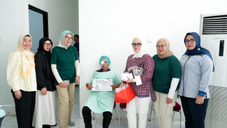 Srikandi Perum Jasa Tirta II Bantu Sembuhkan Penglihatan Lewat Operasi Katarak Gratis