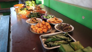 Paling Legendaris! Nasi Timbel Subang Ini Cuma Buka 2 Jam Langsung Ludes!