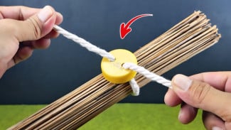 Cara Kreatif Membuat Sapu Lidi Super Kuat dan Ujung Melebar, Cukup Pakai Botol Bekas dan Pipa PVC
