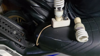 Cara Pasang Stop Kontak di Motor untuk Ngecas HP & Menyalakan Lampu