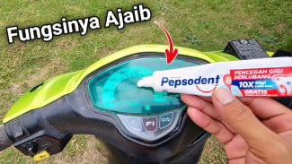 Tips Ajaib Pasta Gigi dan Tisu Buat Spion Motor Jernih Terus Saat Berkendara Saat Musim Hujan!