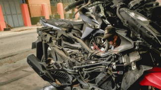 Rangka Motor Bekas Bisa Disulap Jadi Rak Lampu Cantik, Modal Cuma Seadanya Saja!