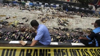 Operasi Cipta Kondisi Polres Purwakarta Berhasil Amankan Ratusan Botol Miras Ciu dari Rumah Warga