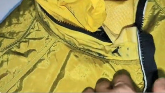 Cara Menghilangkan Noda Cat di Jaket Tanpa Tiner atau Aseton