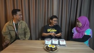 Fery Komarudin asal Karawang Nekat Bikin Telur Asin Bakar, Kini Jadi Oleh-oleh Fenomenal
