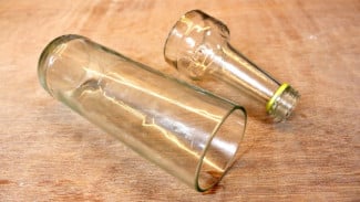 Cara Mudah Potong Botol Kaca Bekas Jadi Gelas Cantik Tanpa Alat Mahal, Jadi Gelas Kekinian