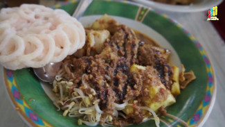 Sudah Ada Sejak 1982! Ini Alasan Kupat Tahu Parcom Jadi yang Paling Diburu di Purwakarta!