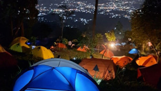 4 Tempat Camping di Subang Ini Bak Negeri di Atas Awan, Suasana Malamnya Indah Banget!