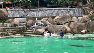 Anti Mainstream! Ini Dia Taman Batu Purwakarta Kolam Renang Alam Paling Viral!