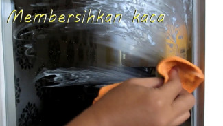 Cara Bersihkan Kaca dari Jamur Cuma Pakai Odol, Hasilnya Mengkilap Tanpa Ribet!