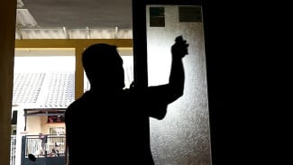 Tips Mudah Memasang Kaca Film Jendela, Tanpa Ribet dan Privasi Rumah Lebih Terjaga