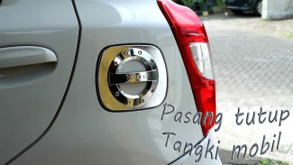 Cara Pasang Emblem Tutup Tangki Mobil Tanpa ke Bengkel, Hemat Puluhan Ribu