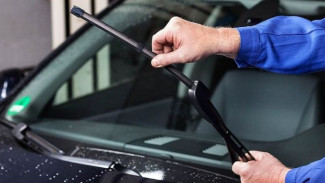 Wiper Mobil Macet Lagi? Segera Atasi Pakai Jarum dan Sikat, Begini Caranya!