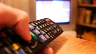 Remote TV Bisa Jadi Sarang Kuman! Begini Cara Membersihkannya dengan Mudah