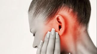 Jangan Pakai Cotton Bud! Ini 3 Cara Aman Bersihkan Telinga Tanpa Ribet