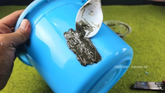 Cuma Modal Campuran Semen dan Bensin, Ampuh Tambal Ember Bocor