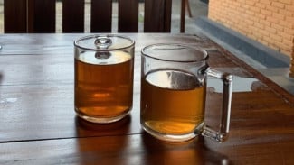 Mau Hidup Sehat? Jangan Skip! Ini 4 Manfaat Teh Tawar yang Bikin Tubuh Sehat Luar Dalam!