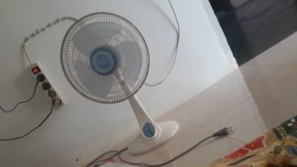 Kamu Tim yang Suka Tidur Pakai Kipas Angin? Yuk Kenali Bahayanya Bagi Kesehatan Tubuh!