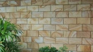 Trik Rahasia Pasang Batu Alam Palimanan Anti Copot di Dinding Luar Modal Semen Campur Lem!