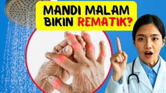 Benarkah Mandi Malam Menyebabkan Rematik? Ini Fakta Medis Nyeri Sendi Karena Dingin