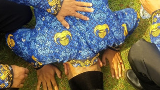 Isak Tangis dan Sujud Syukur Mewarnai Pelantikan PPPK Paruh Waktu Subang, Chandra: Mimpi Belasan Tahun Menjadi Kenyataan