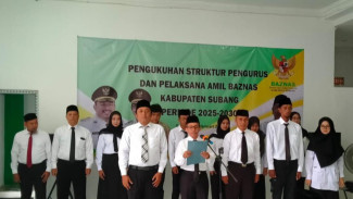 Kelola Dana Umat, Pimpinan BAZNAS Subang Lantik 13 Kabag dan Staf
