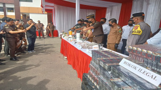 Ribuan Batang Rokok Ilegal dan Narkotika Dimusnahkan Kejari Subang