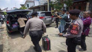 KPK Geledah Rumah Ono Surono di Indramayu, Sita Koper Diduga Terkait Kasus Suap Bekasi
