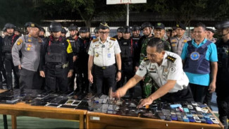 Lapas Karawang Musnahkan 126 Ponsel Hasil Razia untuk Perkuat Keamanan
