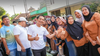 Warga Pesanggrahan Gelar Festival Nasi Liwet Rayakan Jalan Baru Rampung