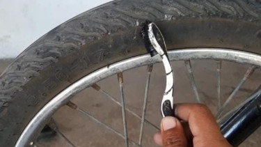 Tips Menghitamkan Motor dengan Bahan Murah.