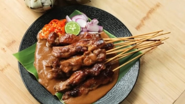 Sate ayam khas Senayan