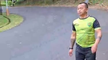 Deden Almansur penuhi nazar dengan berjalan kaki