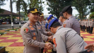 Kapolres AKBP I Dewa Putu Gede Anom Danujaya pimpin Halal Bihalal Polres Purwakarta 2026 di Lapangan Apel Mako Polres Purwakarta, Senin (30/3/2026).