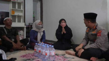 Kapolres Purwakarta dan jajaran hadiri pemakaman korban penganiayaan pemangku hajat di Purwakarta, beri empati dan siap proses hukum cepat.