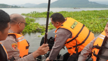 Patroli perairan Waduk Jatiluhur Polres Purwakarta 2026.