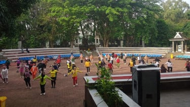 Warga Purwakarta mengkritik penggunaan Taman Cerdas Anak Surawisesa untuk kegiatan senam karena dinilai tidak sesuai fungsi taman anak.