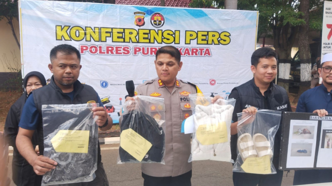 Polres Purwakarta memperlihatkan bukti pelaku pelemparan bom molov