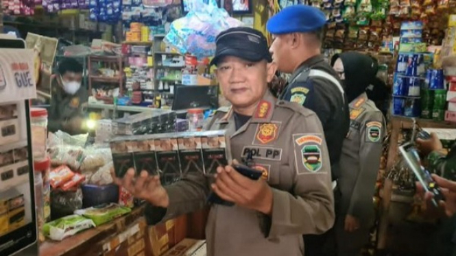 Satpol PP Purwakarta sita rokok ilegal di wilayahnya