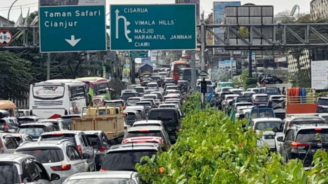 Ilustrasi kepadatan kendaraan di Puncak Bogor