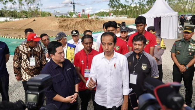 Presiden Jokowi saat tinjau pembagunan TC di IKN