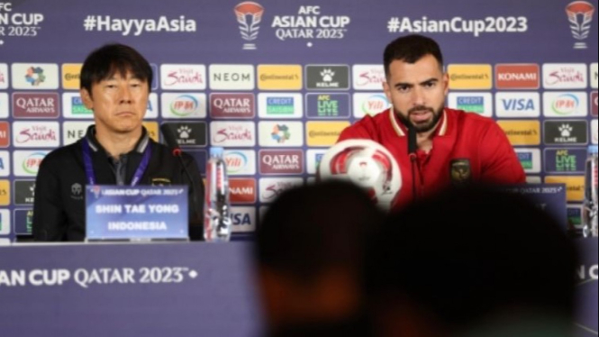 Pemain timnas Indonesia, Jordi Amat (kanan)