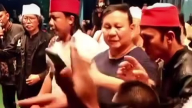 Video lawas Presiden Prabowo memberikan hadiah ke pedagang lumpia